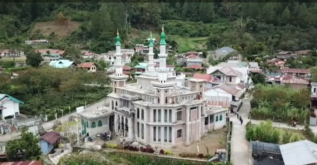 Masjid Al-Ikhlas Kampung Bujang berbentuk segi delapan (waluh sagi) 